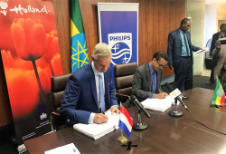 (2) Philips and the governments of Ethiopia and the Netherlands sign seven-year agreement to build E